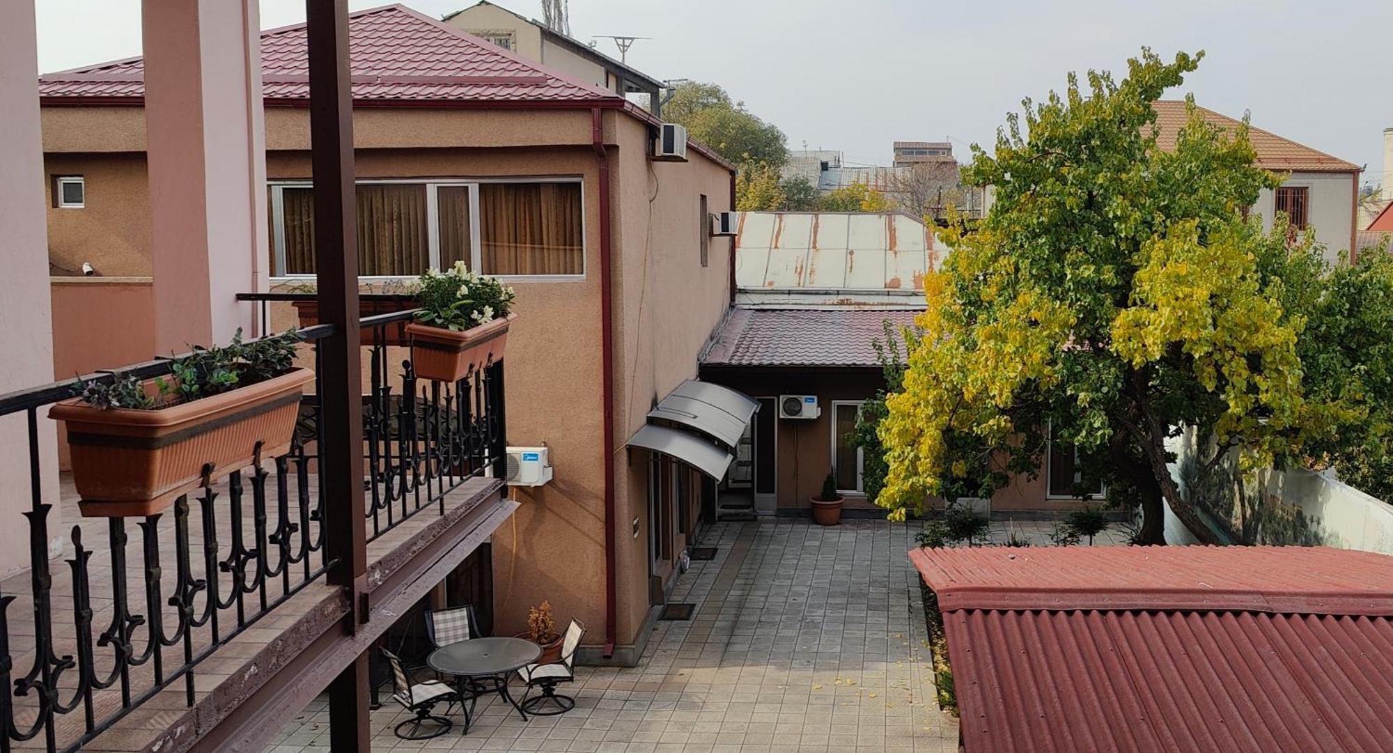 Areg Hotel Erywań Zewnętrze zdjęcie