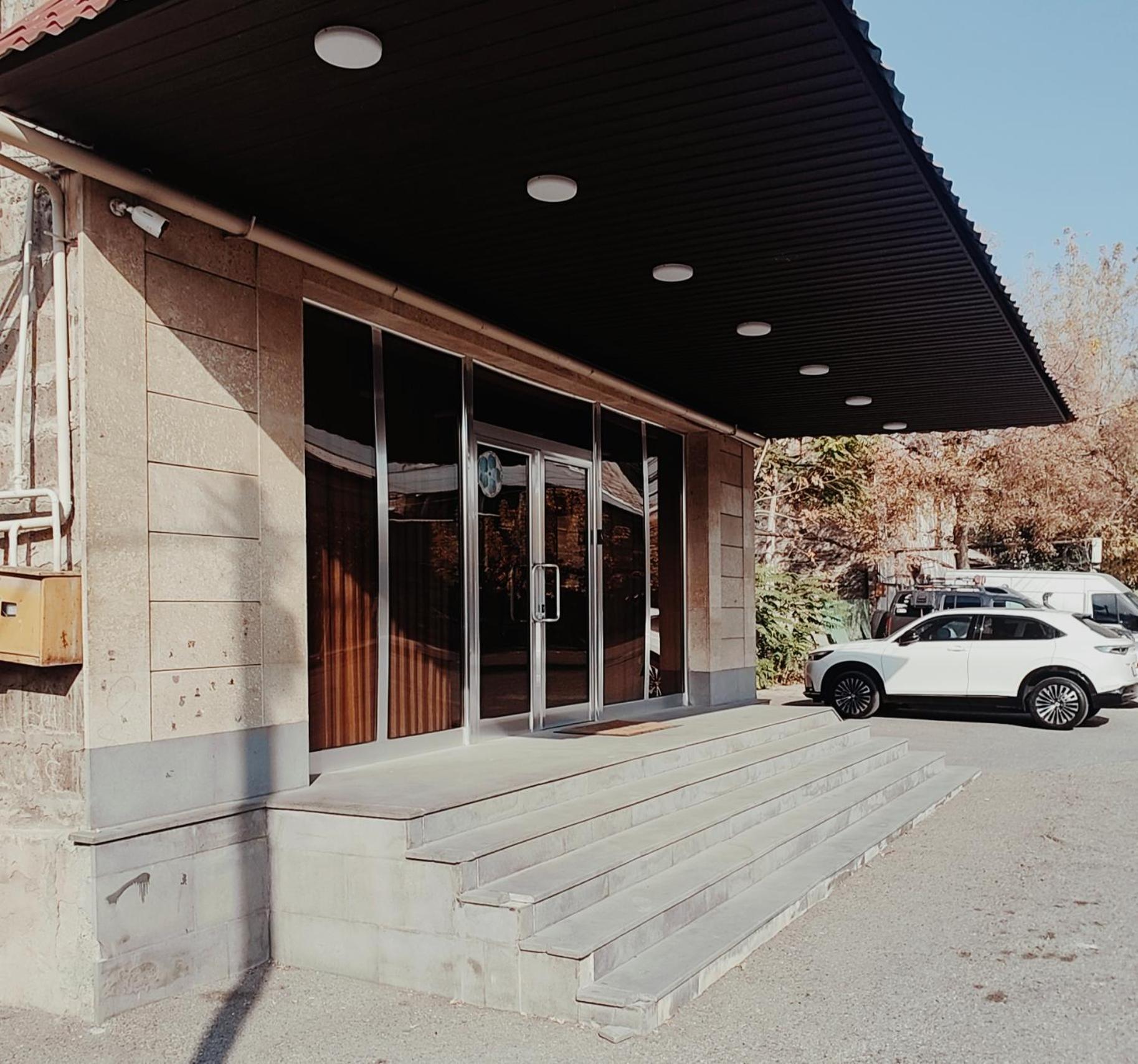 Areg Hotel Erywań Zewnętrze zdjęcie