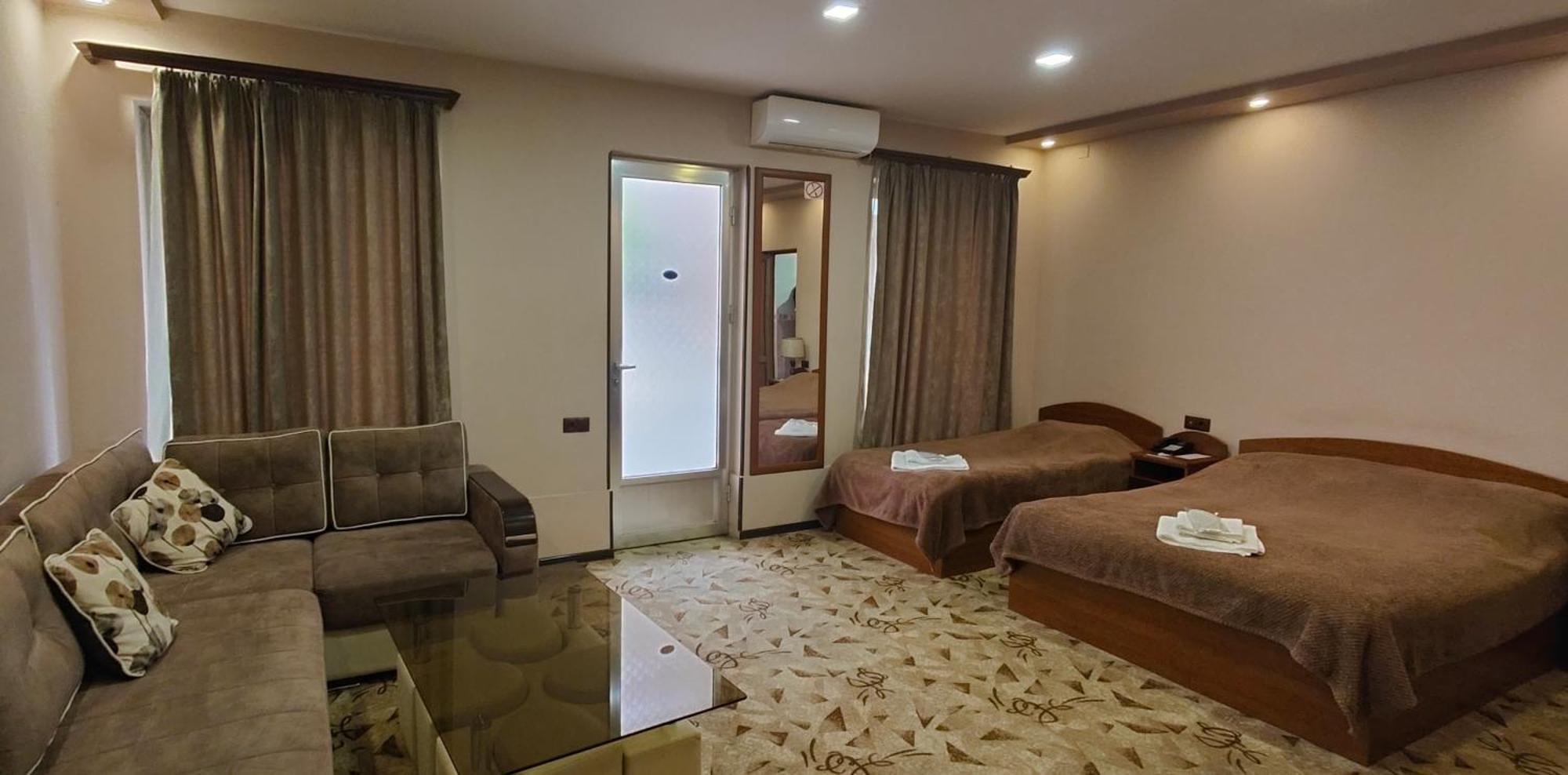 Areg Hotel Erywań Zewnętrze zdjęcie